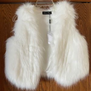 White Faux Fur Fluffy Vest NWT Luxury Scream Queens vibes Small / Medium
